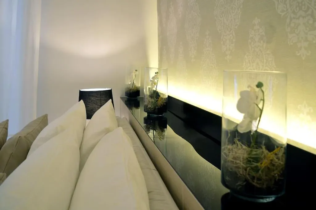 Luxury Home Vittoria Rome 0*,